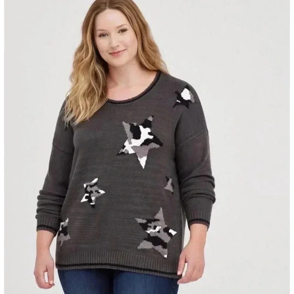 Torrid Gray Camo Star Print Crew Neck Sweater Size 00 - Picture 1 of 5